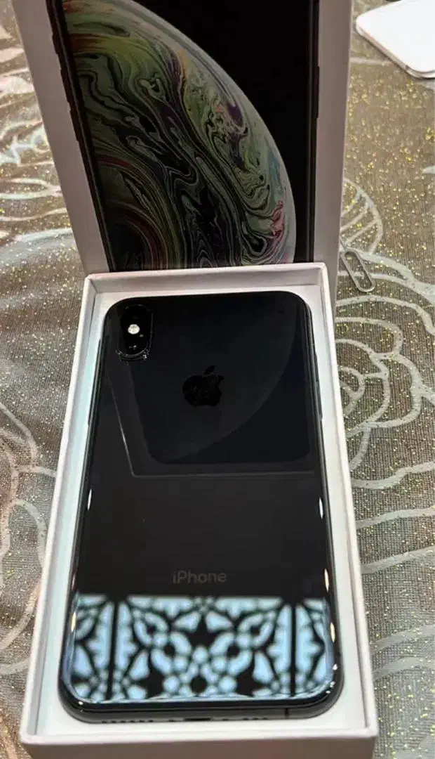 ایفون xs256 به همراه اداپتور ۲۰wاصل|موبایل|اردبیل, |دیوار