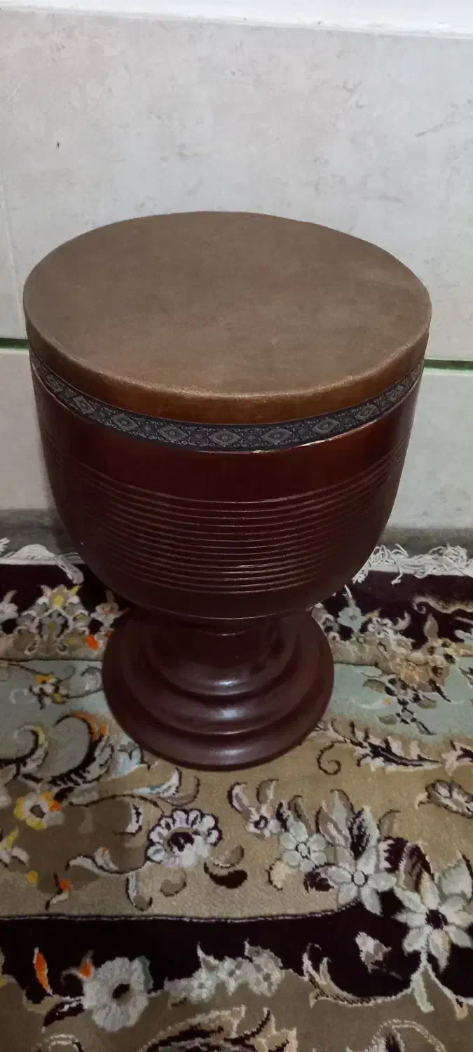 تمبک|سازهای سنتی|شیراز, باغ تخت|دیوار