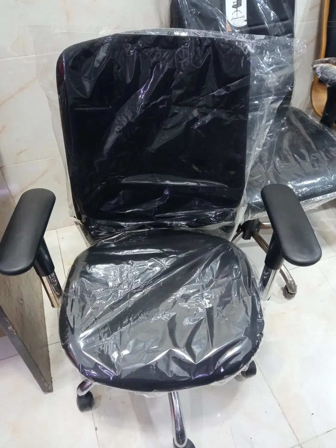 صندلی دو‌ اهرمه مارک لیو در حد نو|صندلی و نیمکت|قم, کلهری|دیوار