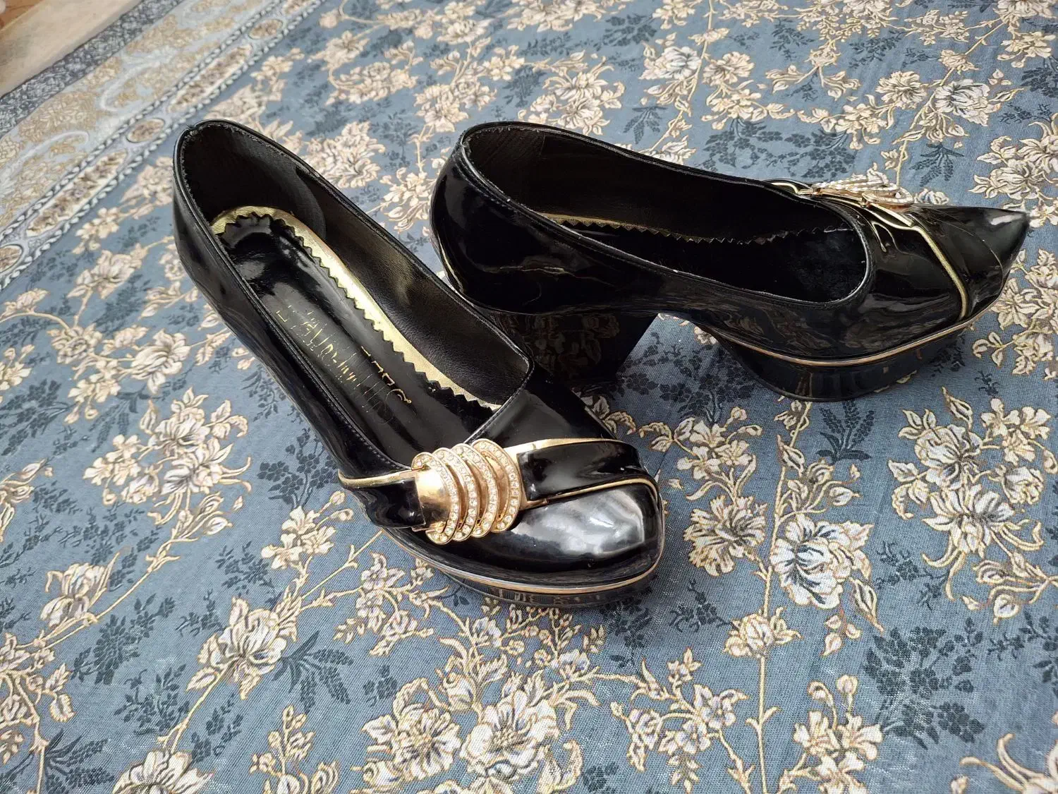 کیف و کفش ورنی|کیف، کفش، کمربند|شاهینشهر, گرگاب|دیوار