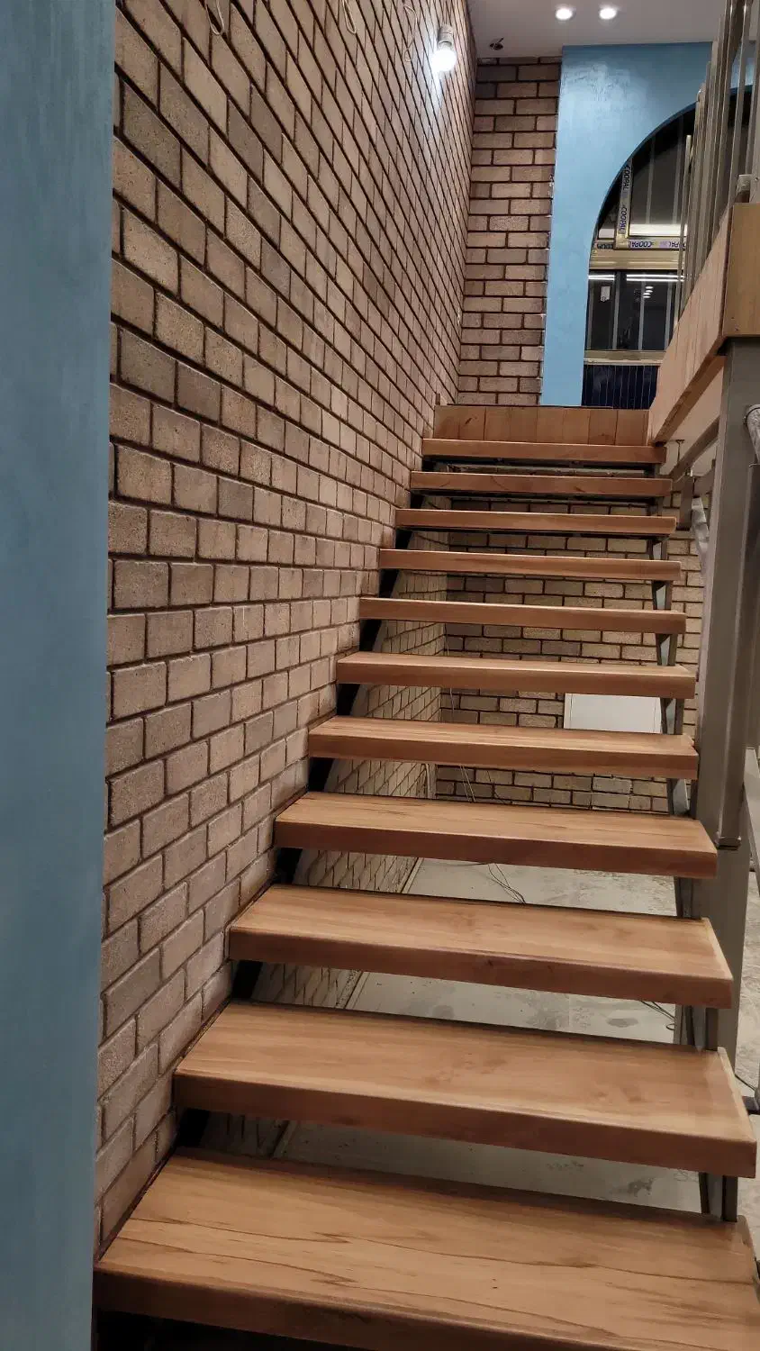 اجرای پله چوبی کف پله چوبی|خدمات پیشه و مهارت|اصفهان, فجر|دیوار