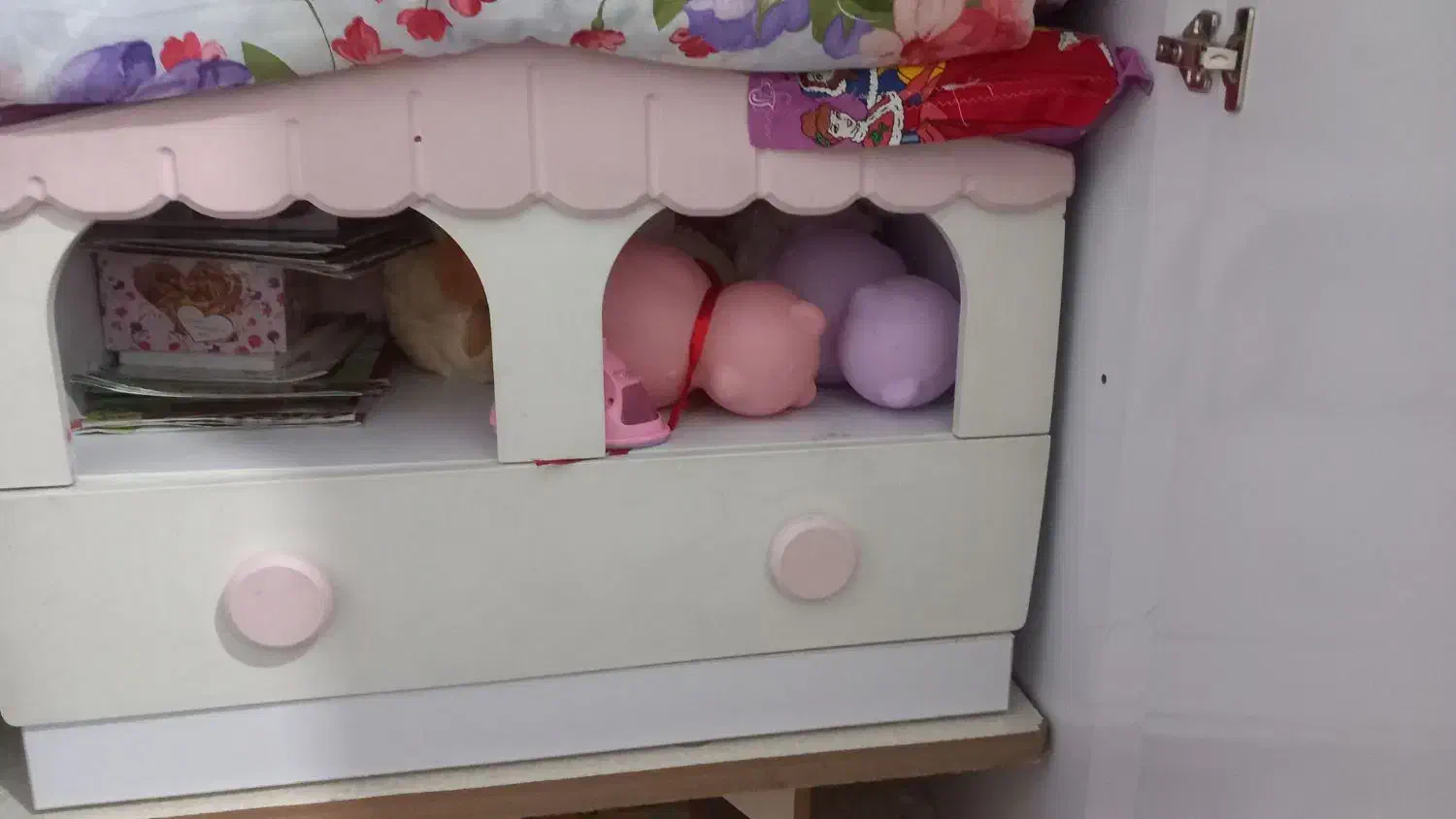 کتاب خانه کوچک مارک تی تی چی|کتابخانه، شلف، قفسههای دیواری|ارومیه, |دیوار