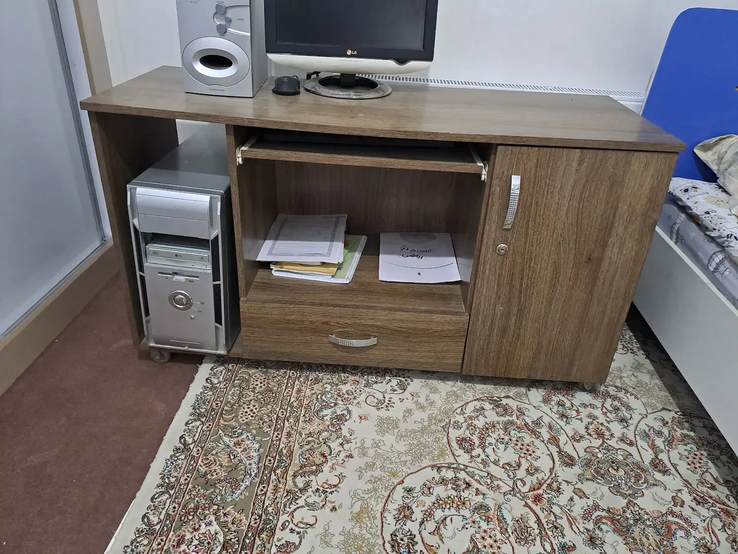 میز و صندلی ‌کامپیوتر|میز تحریر و کامپیوتر|تبریز, |دیوار