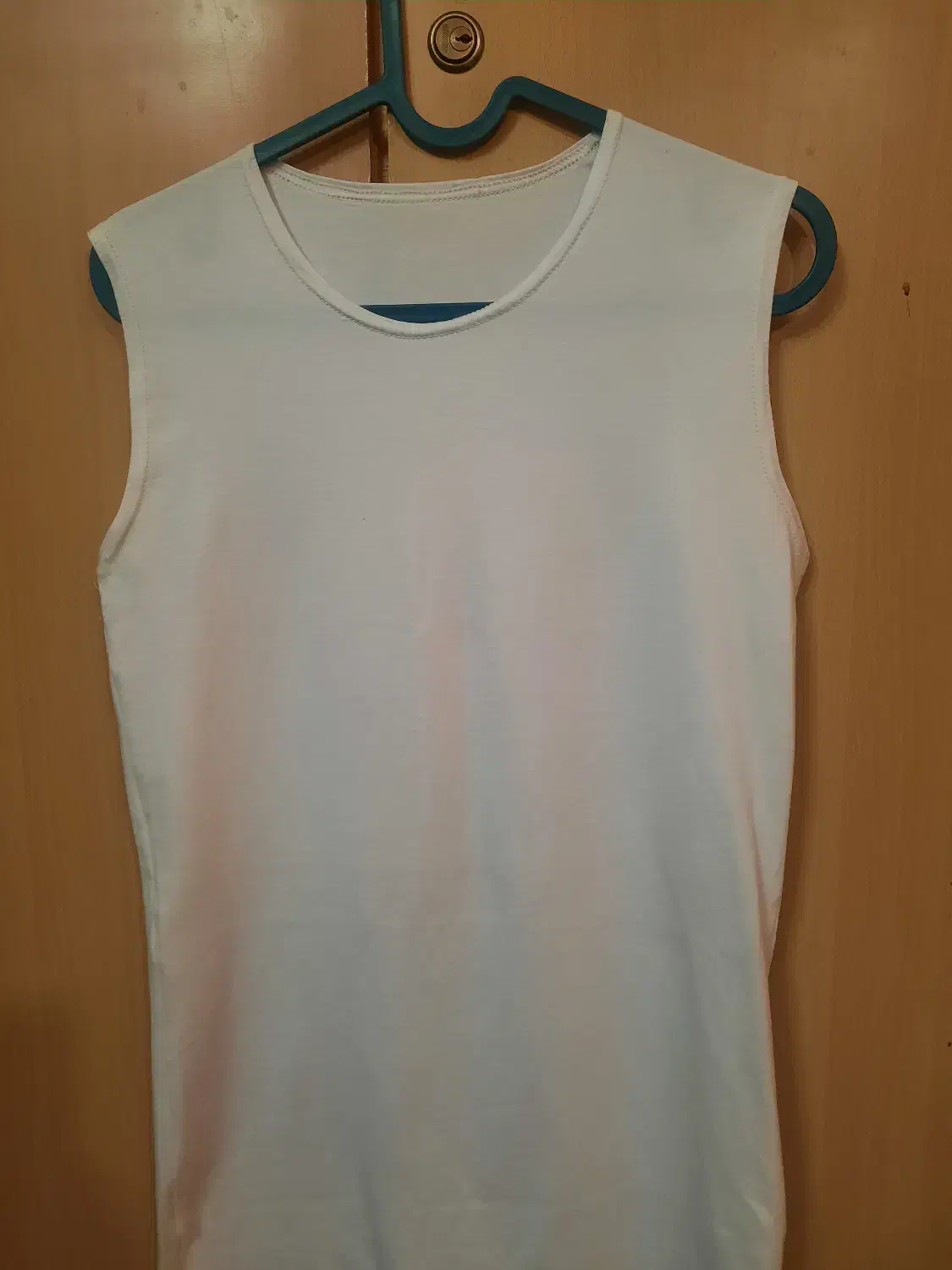 تاپ سفید کشی بلند|لباس|شیراز, شهرک گلدشت حافظ‎|دیوار