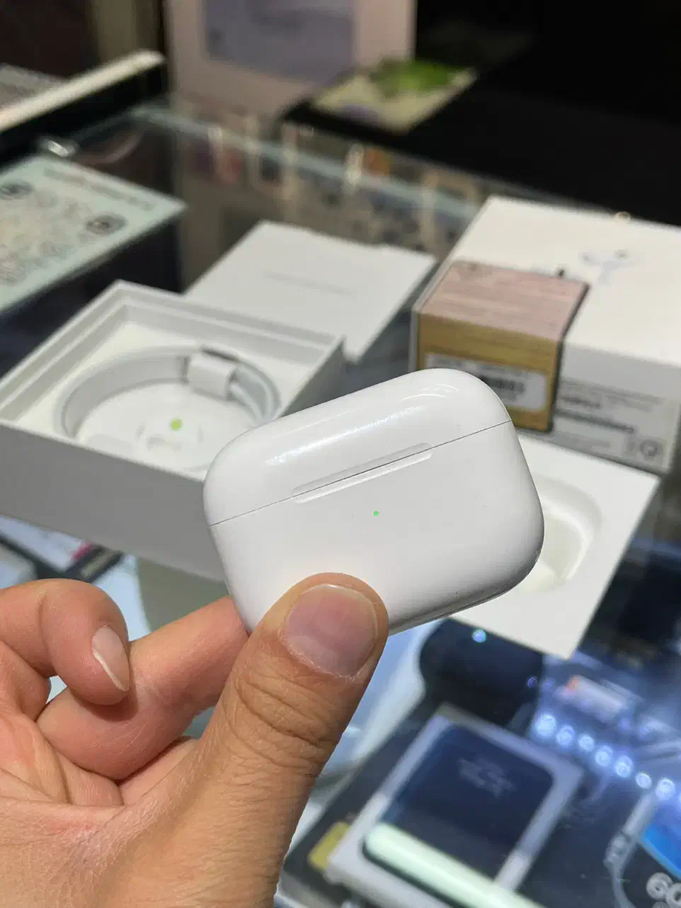 ایرپاد پرو ۲ اپل اورجینال|لوازم جانبی موبایل و تبلت|اصفهان, نقش جهان|دیوار