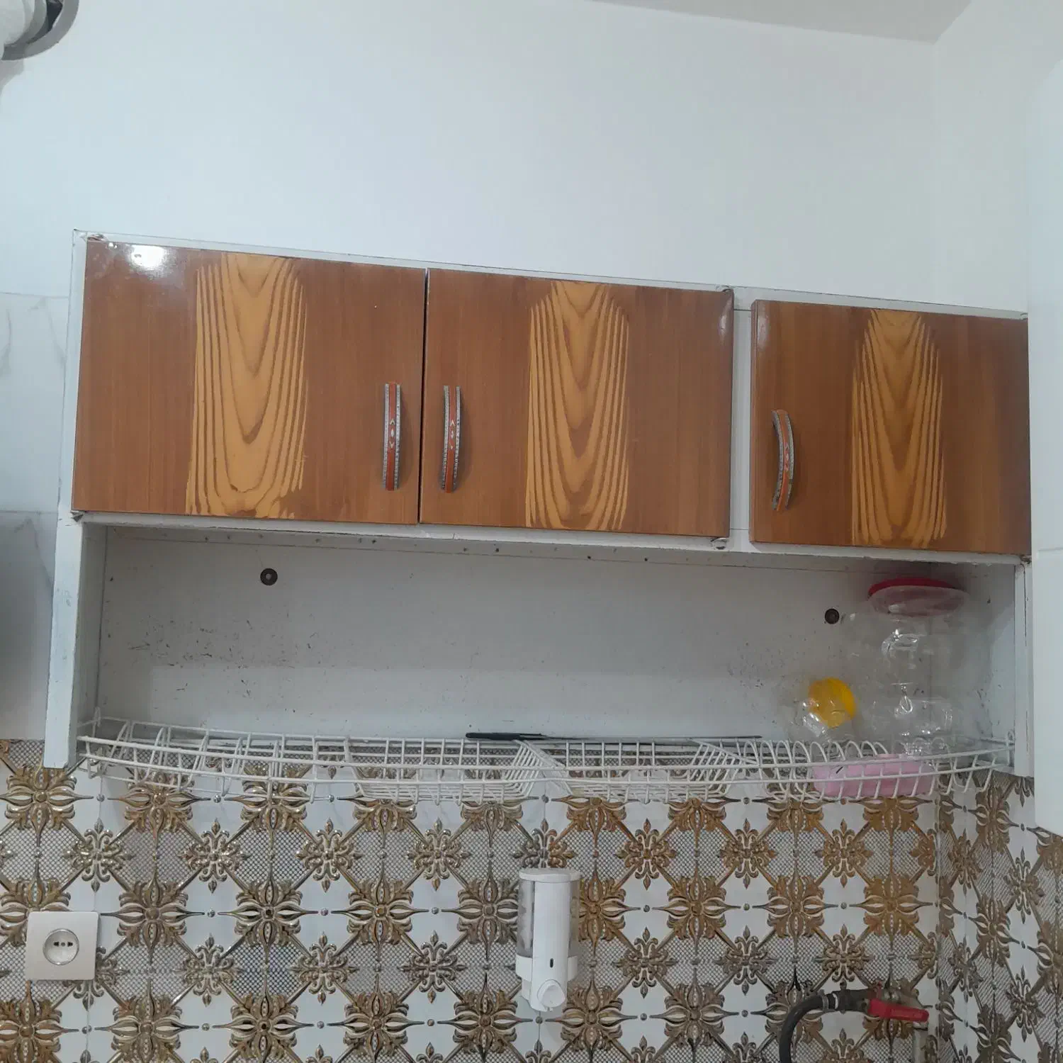 آبچکان|آب‌چکان و نظم‌دهنده ظروف|مشگین شهر, |دیوار