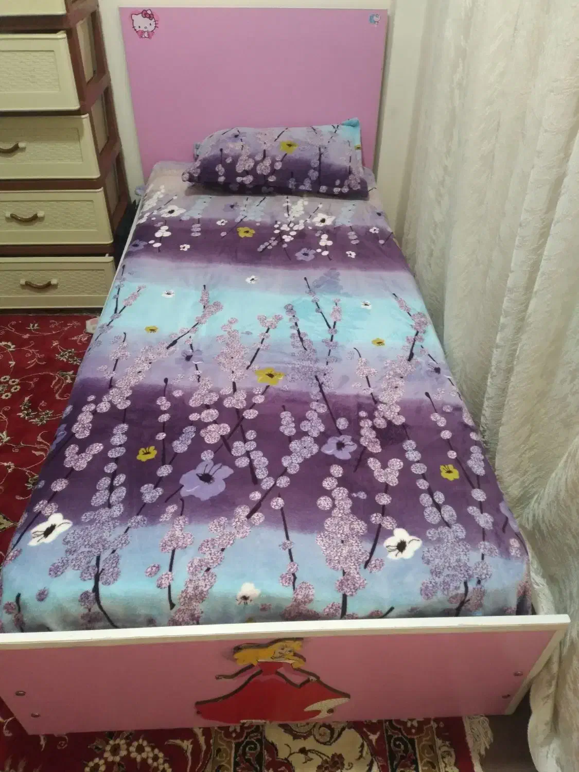 یک عددتخت خواب دخترانه همراه باتشک|تخت و سرویس خواب|اهواز, کمپلو شمالی|دیوار