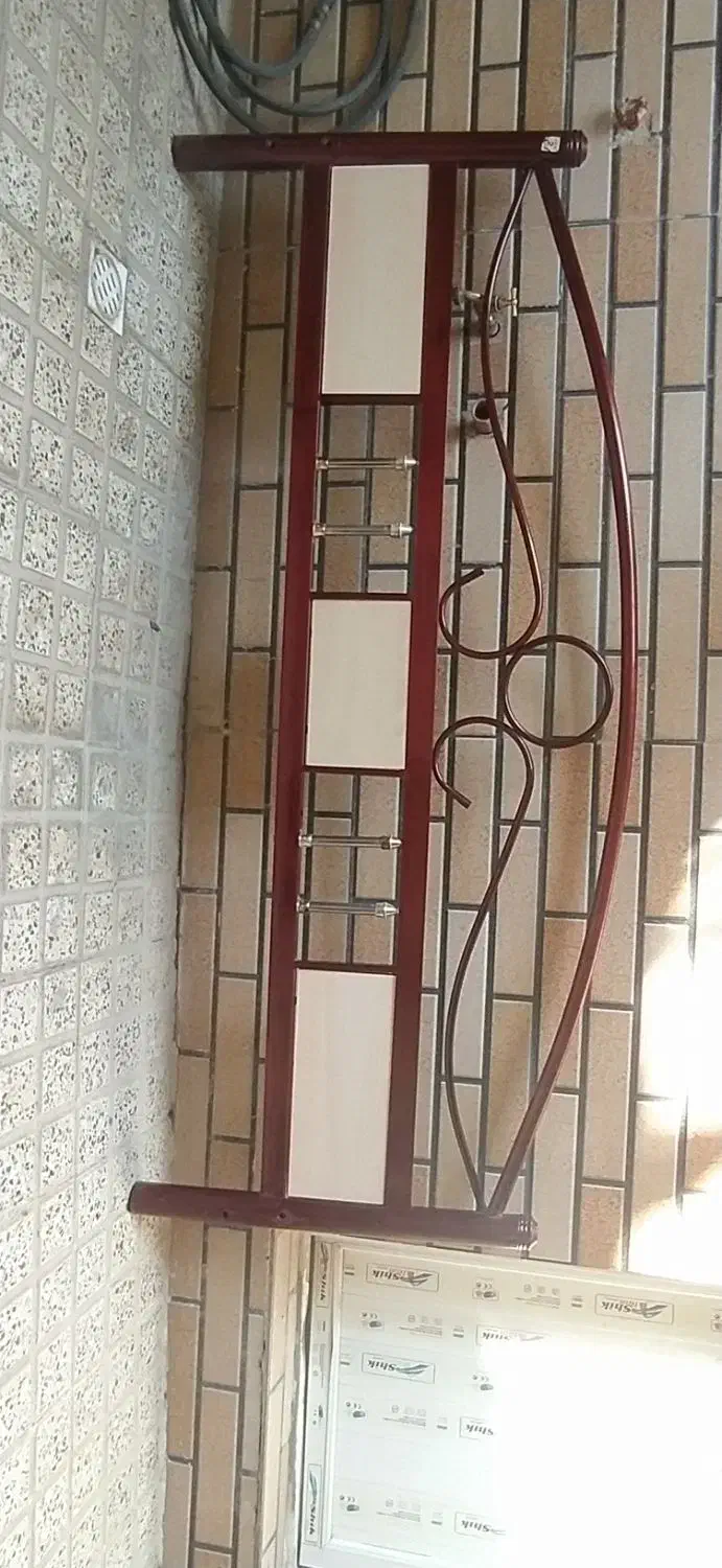 تخت دونفره فرفوژه آلبالویی رنگ|تخت و سرویس خواب|فلاورجان, |دیوار