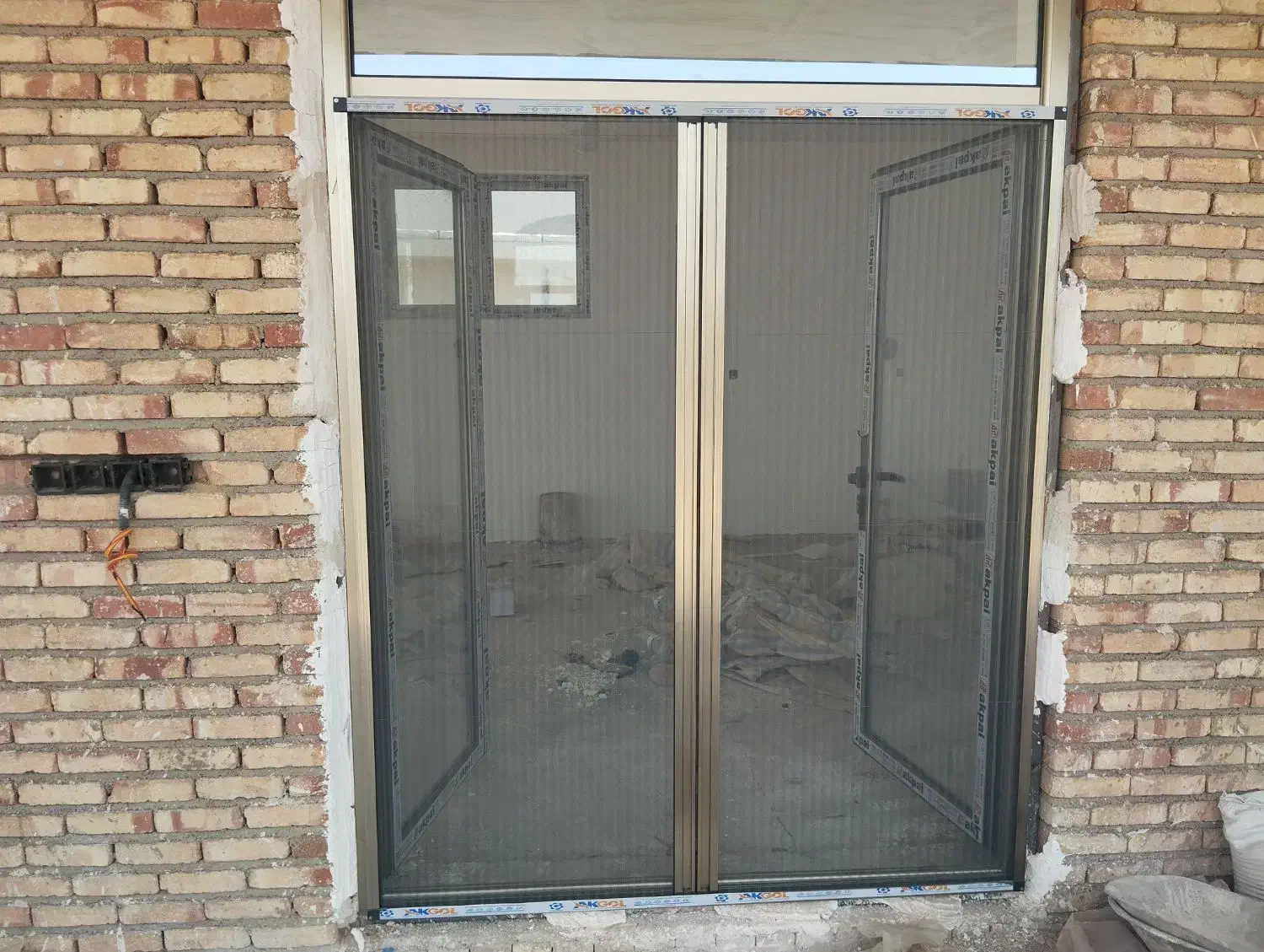 ساخت و نصب توری پلیسه ای وثابت|خدمات پیشه و مهارت|مرند, |دیوار