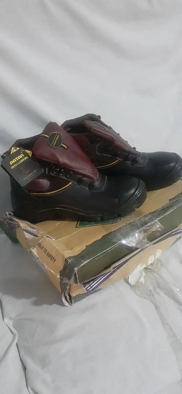 کفش ایمنی سایز۴۴ و۴۵ نو نو هفت جفت|کیف، کفش، کمربند|اصفهان, شهرک شهید حاج میرزایی|دیوار