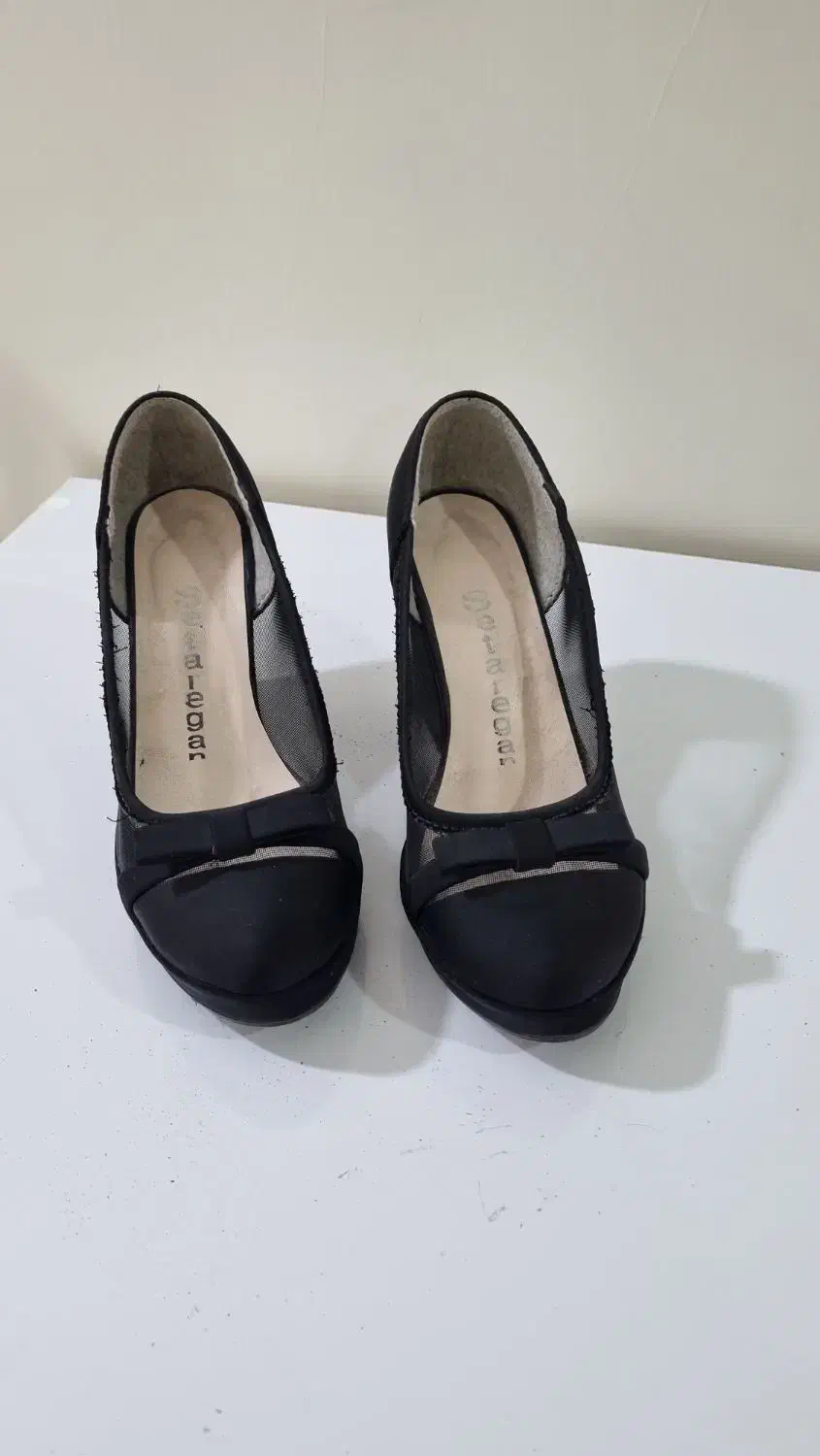 کفش مجلسی|کیف، کفش، کمربند|اسفراین, |دیوار