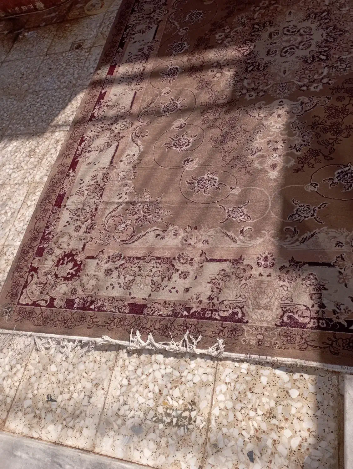 فرش ۹متری زمینه گردویی|فرش|شاهین‌شهر, فیض|دیوار