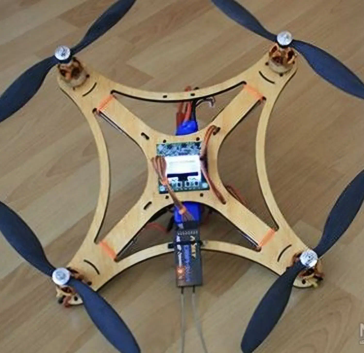 کوادکوپتر عالی|دوربین عکاسی و فیلم‌برداری|تهران, وحیدیه|دیوار