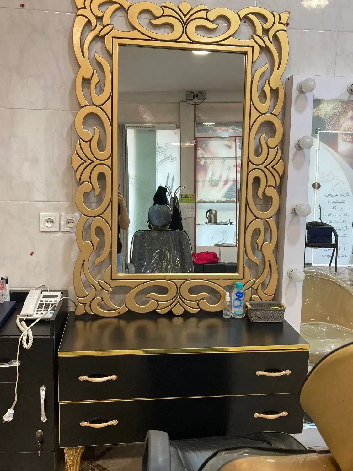 آیینه و کنسول در حد نو|آرایشگاه و سالنهای زیبایی|ورامین, خورین|دیوار