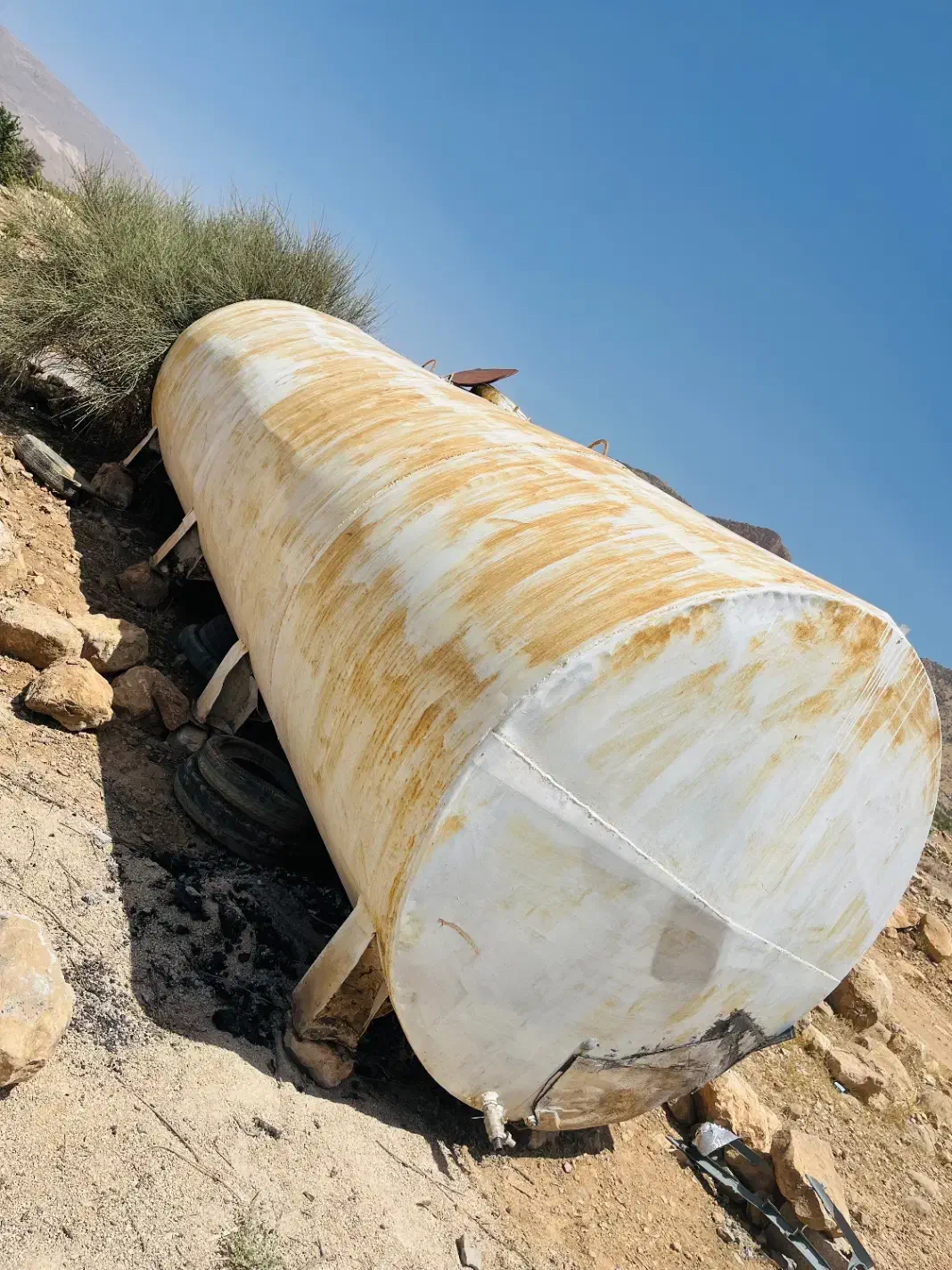 تانکر آب سالم در حال استفاده|مصالح و تجهیزات ساختمان|نیریز, |دیوار