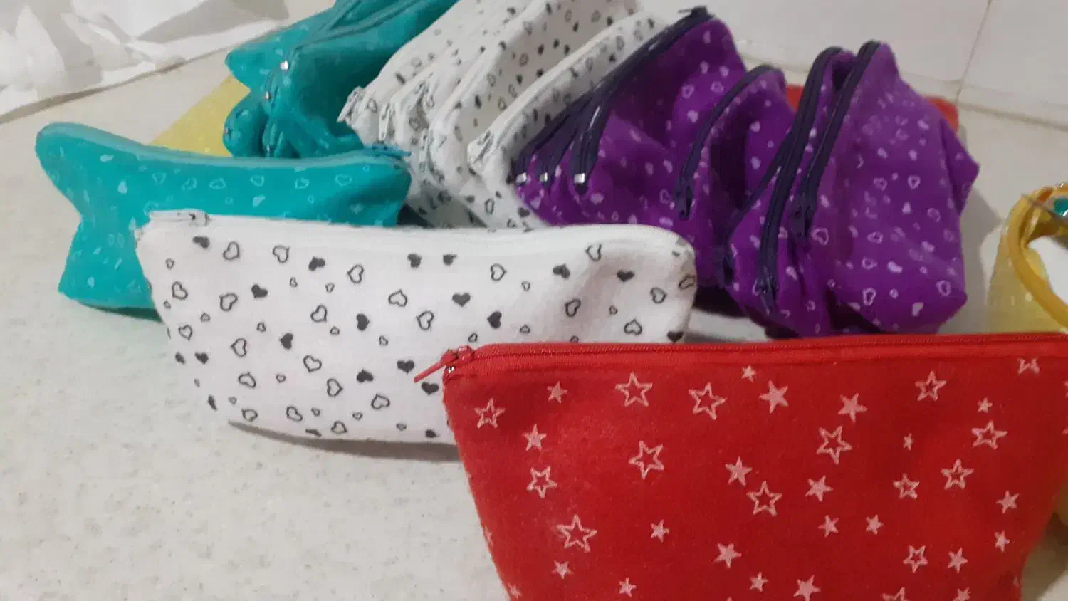 تعداد ۲۵عدد کیف های نمدی زیبا|کیف، کفش، کمربند|کرج, حصار|دیوار