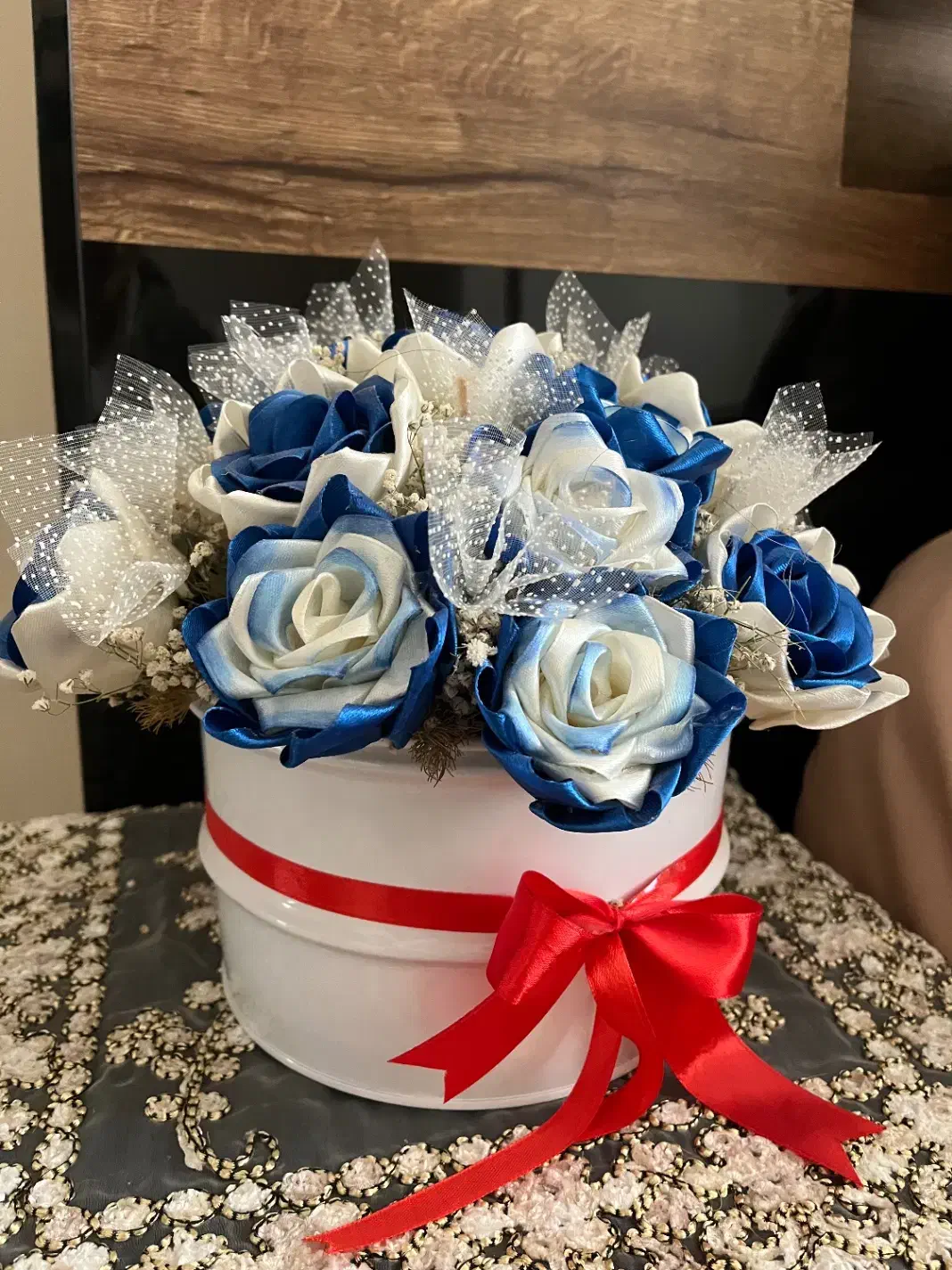 دسته گل رز ربانی قرمز و آبی|گل مصنوعی|تهران, زعفرانیه|دیوار