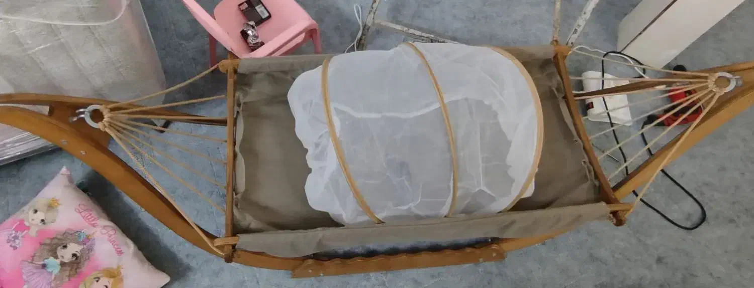 گهواره چوبی نو نو|تخت و سرویس خواب|قم, چهل اختران|دیوار