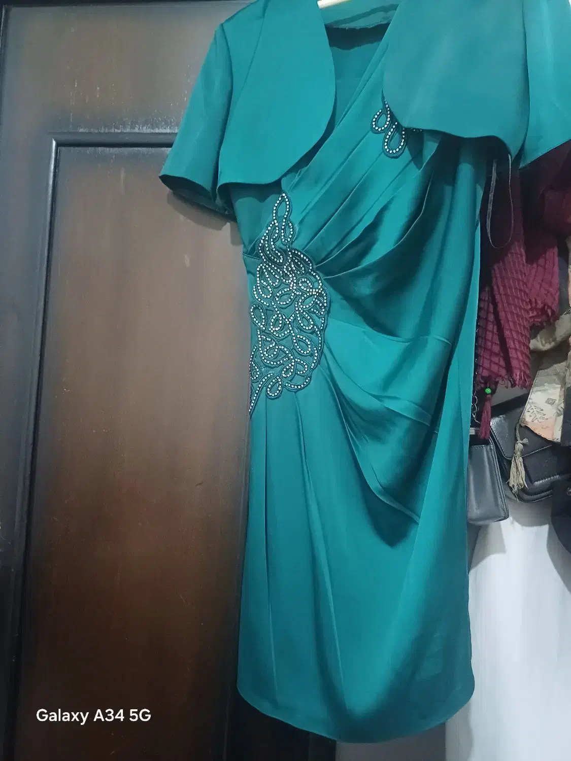 لباس مجلسی|لباس|فلاورجان, |دیوار