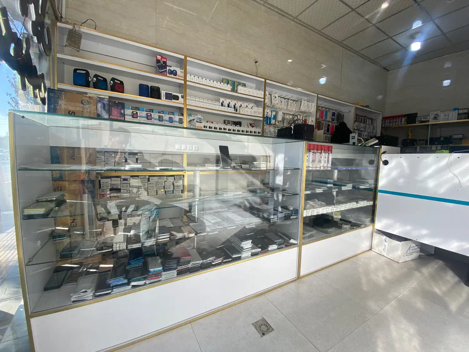 ویترین و قفسه موبایل|بوفه، ویترین، کنسول|قم, نیروگاه|دیوار