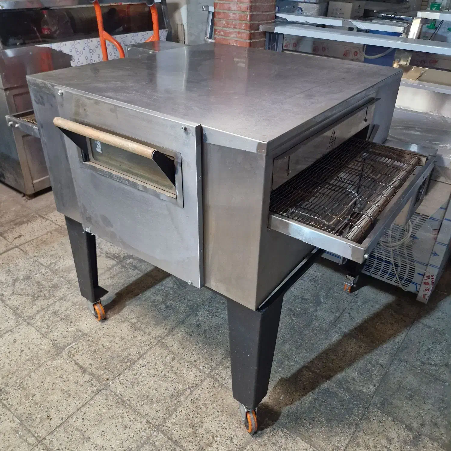 فر پیتزا ریلی دهنه ۷۰ واقعا نو|کافیشاپ و رستوران|تهران, تهرانپارس غربی|دیوار