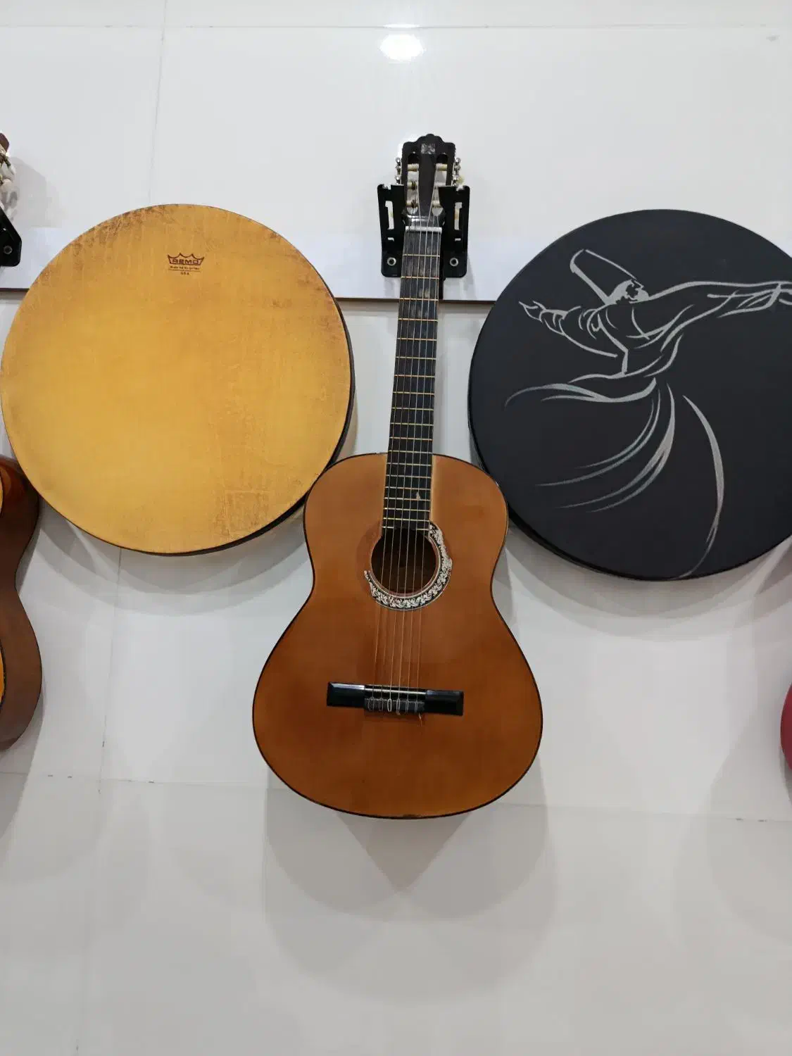 گیتار|گیتار، بیس، امپلیفایر|ایوان, |دیوار