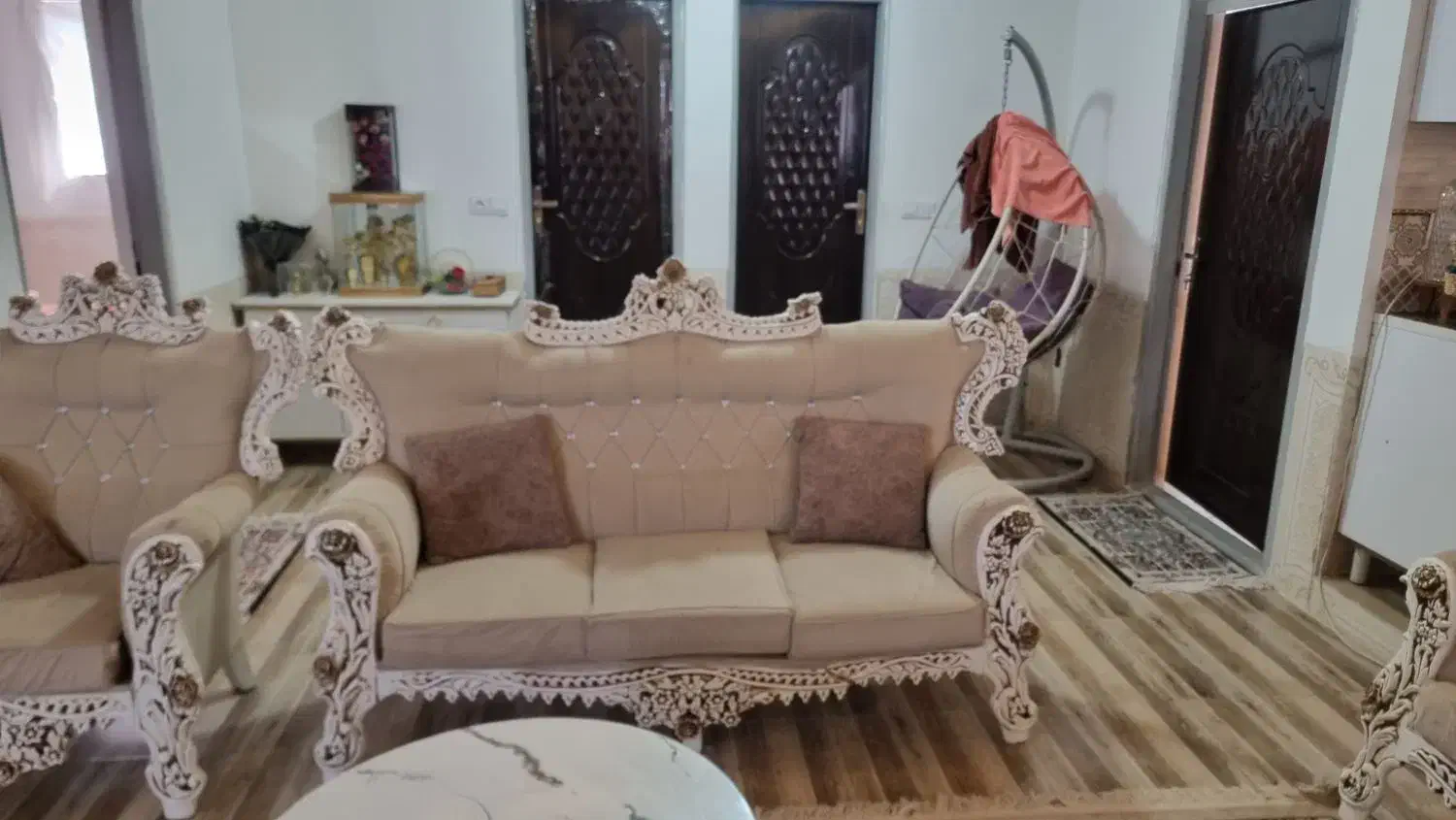 مبل نو سالم خوشگل سلطنتی کلاسیک به فروش میرسد|مبلمان خانگی و میز عسلی|بم, |دیوار