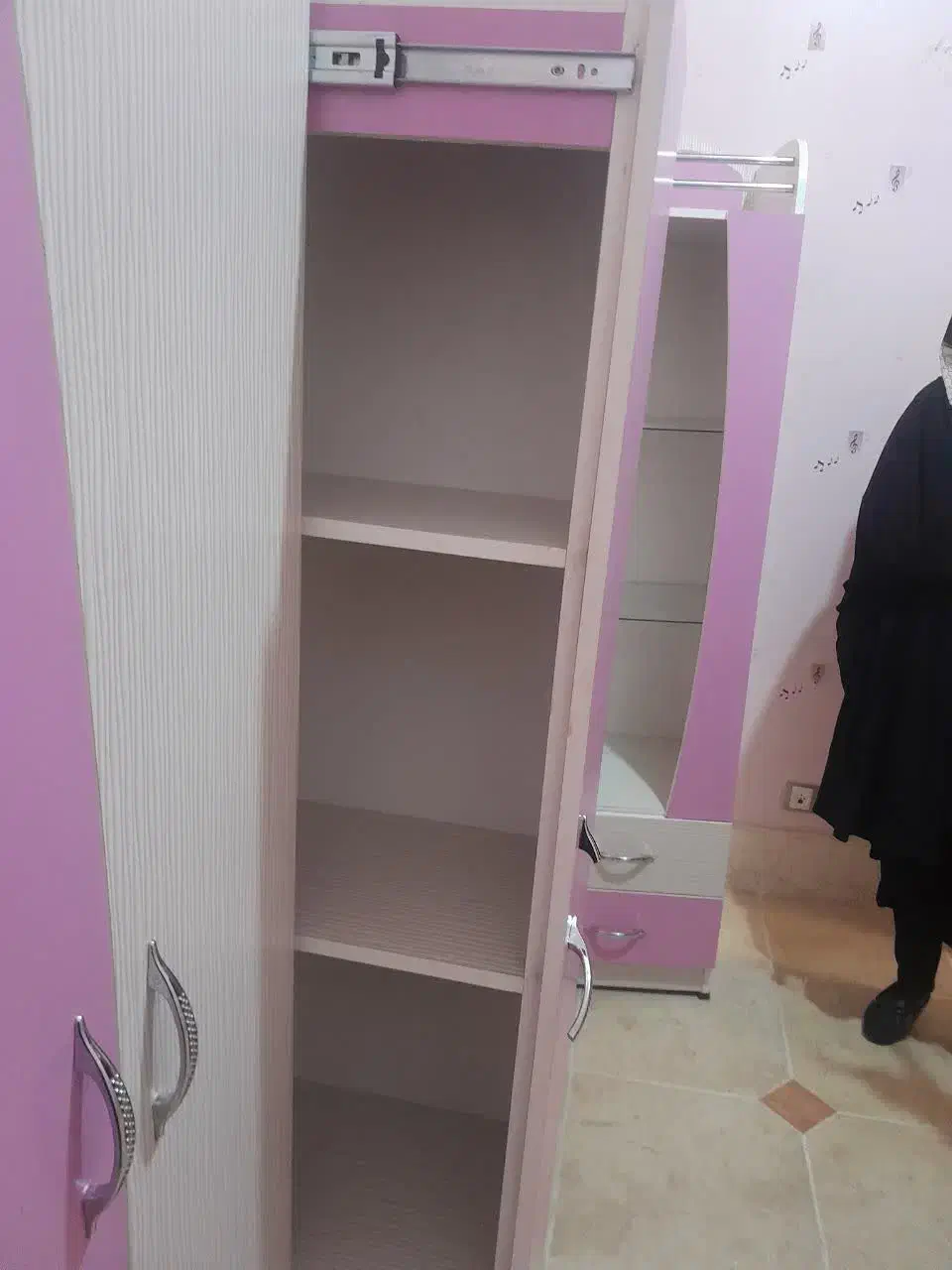 کمدوویترین، صندلی ومیزآرایش بچه|اسباب و اثاث بچه|خمینی‌شهر, |دیوار