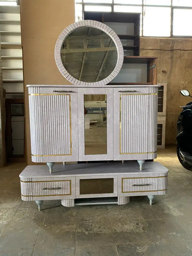 ست کنسول و آینه سرویس چوبی جهیزیه اینه کنسول|بوفه، ویترین، کنسول|تهران, شهید رجایی|دیوار