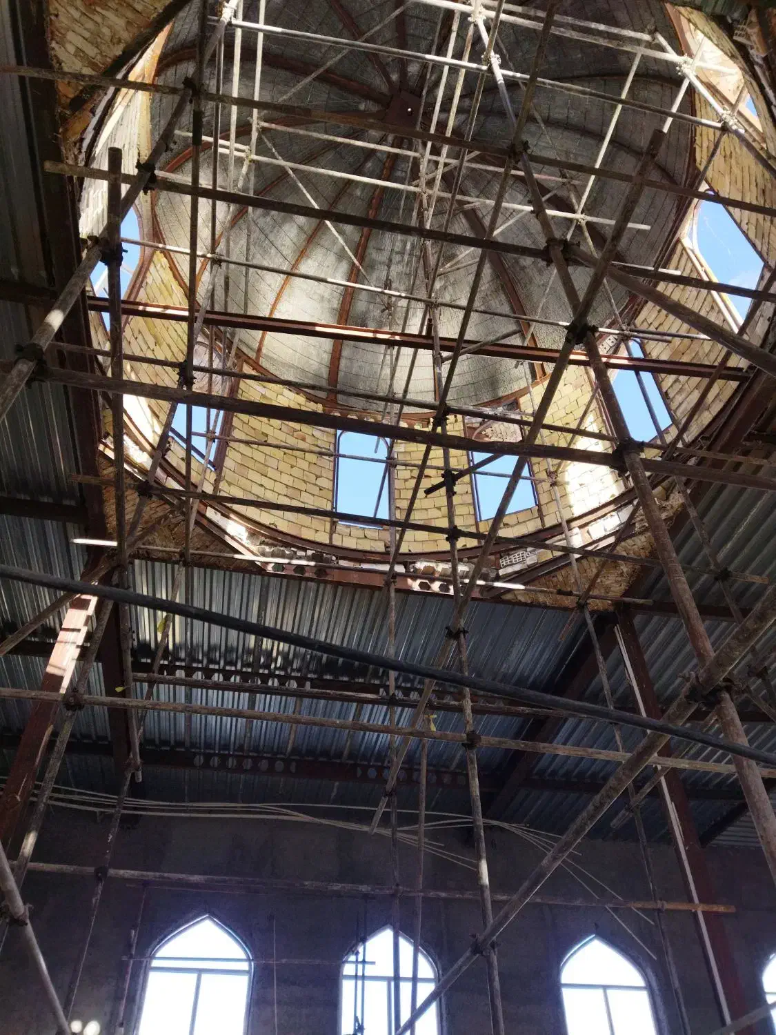 داربست فلزی زنگویی وپیچ رولپلاک|خدمات پیشه و مهارت|بیرجند, |دیوار