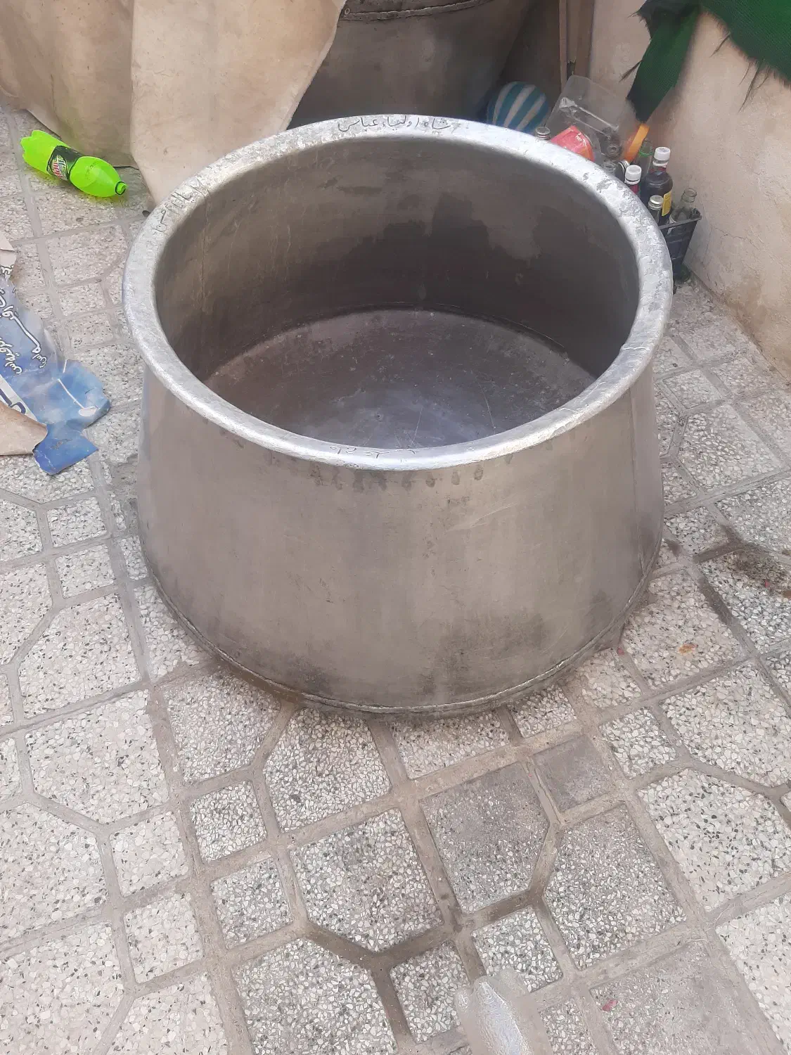 دگه چکشی|ظروف پخت‌وپز|شیراز, دارالرحمه|دیوار