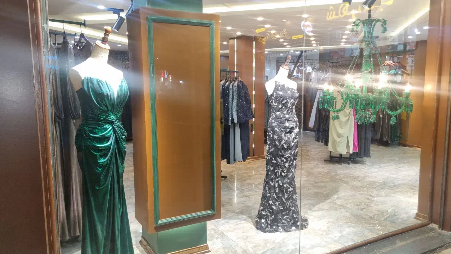 فروشنده خانم با حقوق عالی|استخدام بازاریابی و فروش|تبریز, |دیوار