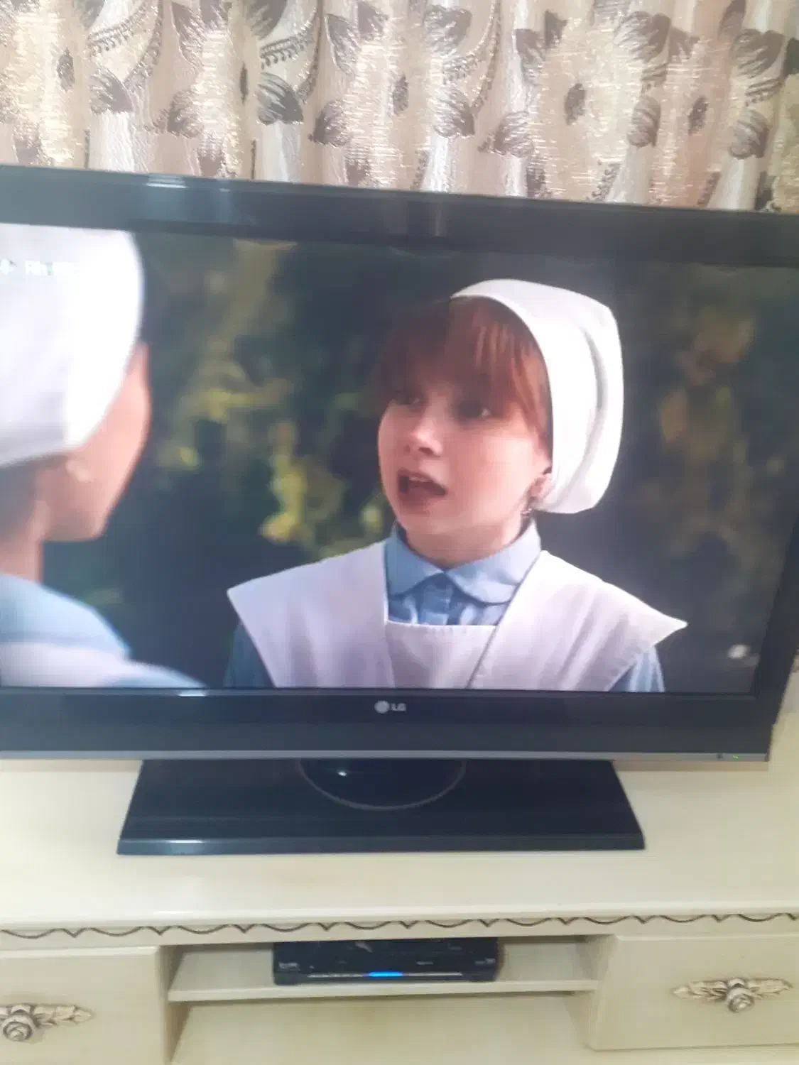 lcd و میز تلویزیون سالم|تلویزیون و پروژکتور|پرند, فاز ۶|دیوار