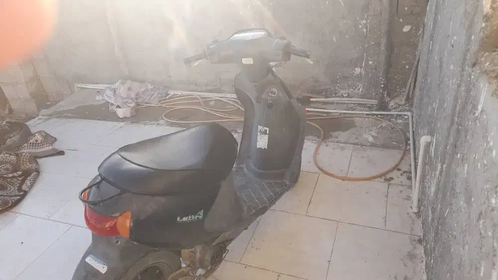 پاکشتی|موتورسیکلت|خمیر, |دیوار