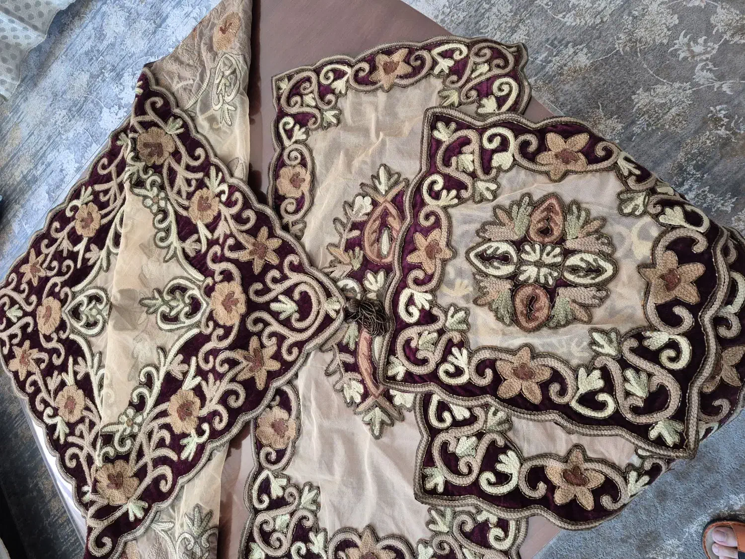 ست رومیزی سوزن دوزی|پرده، رانر، رومیزی|شیراز, قصرالدشت|دیوار