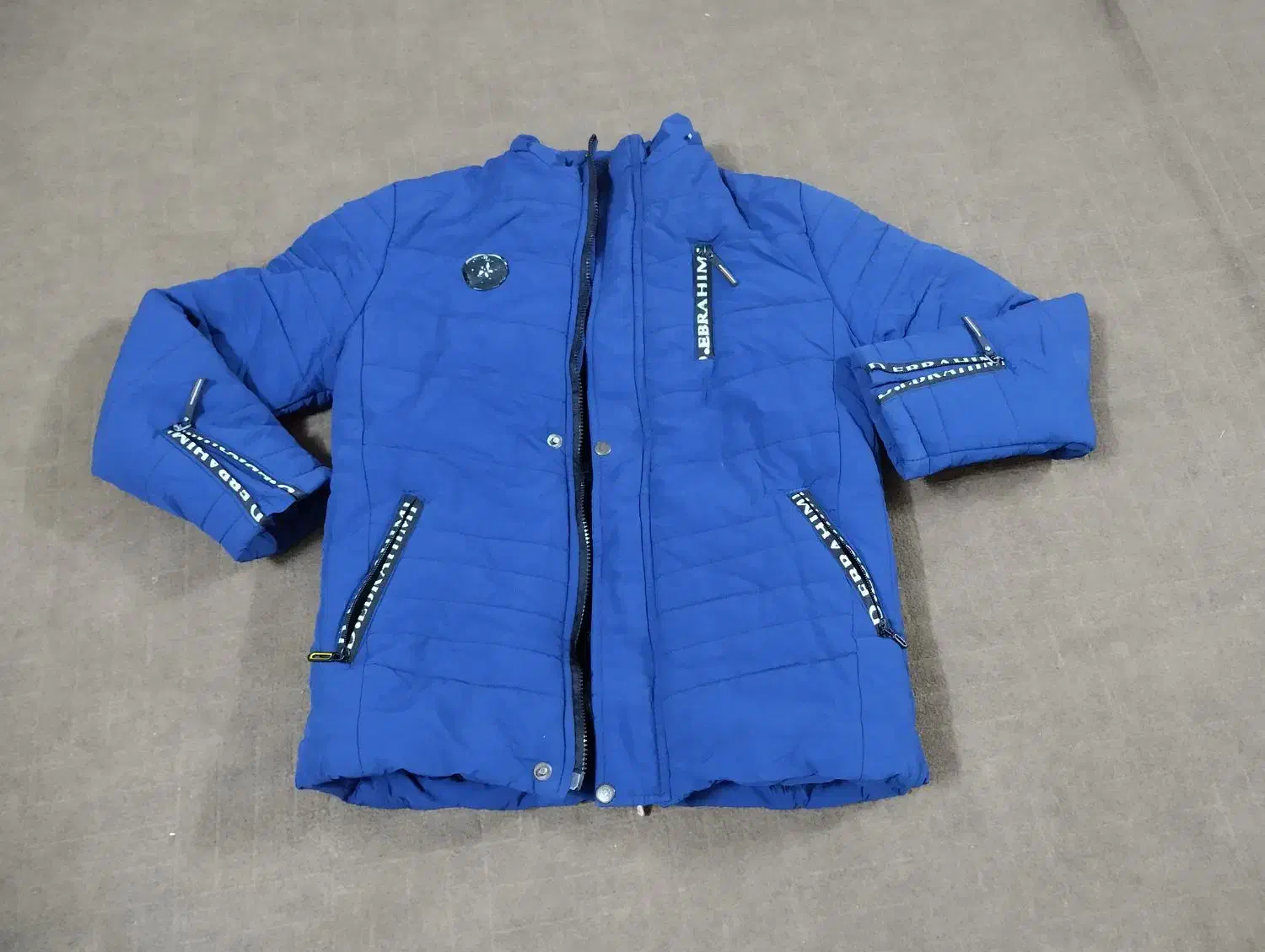 کاپشن درحدنونو|لباس|قم, شاه ابراهیم|دیوار