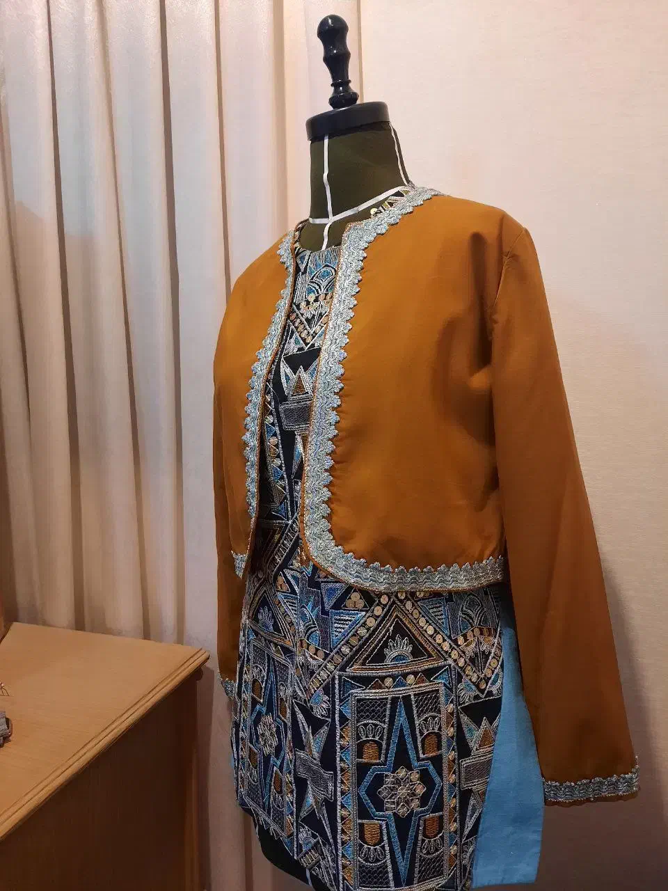 لباس سنتی ابیانه|لباس|مشهد, دانشجو|دیوار