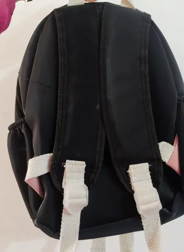 کیف کودک|کیف، کفش، کمربند|کاشان, باغ فین|دیوار