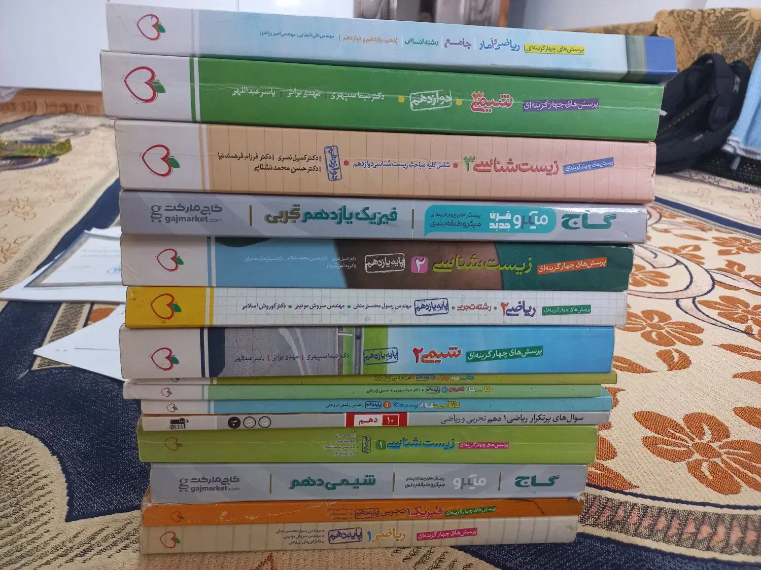 کتاب کمک درسی و تست|کتاب و مجله آموزشی|رشت, گلباغ نماز|دیوار