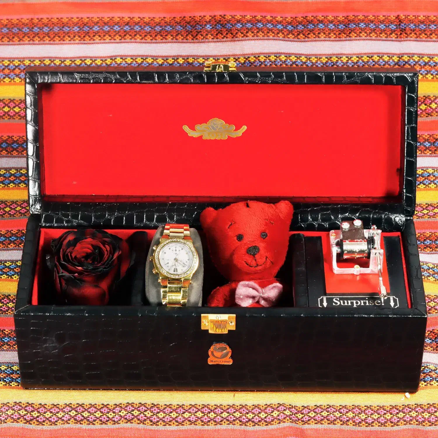 باکس گل رز جاودان چرمی|گل و گیاه طبیعی|تهران, دولاب|دیوار