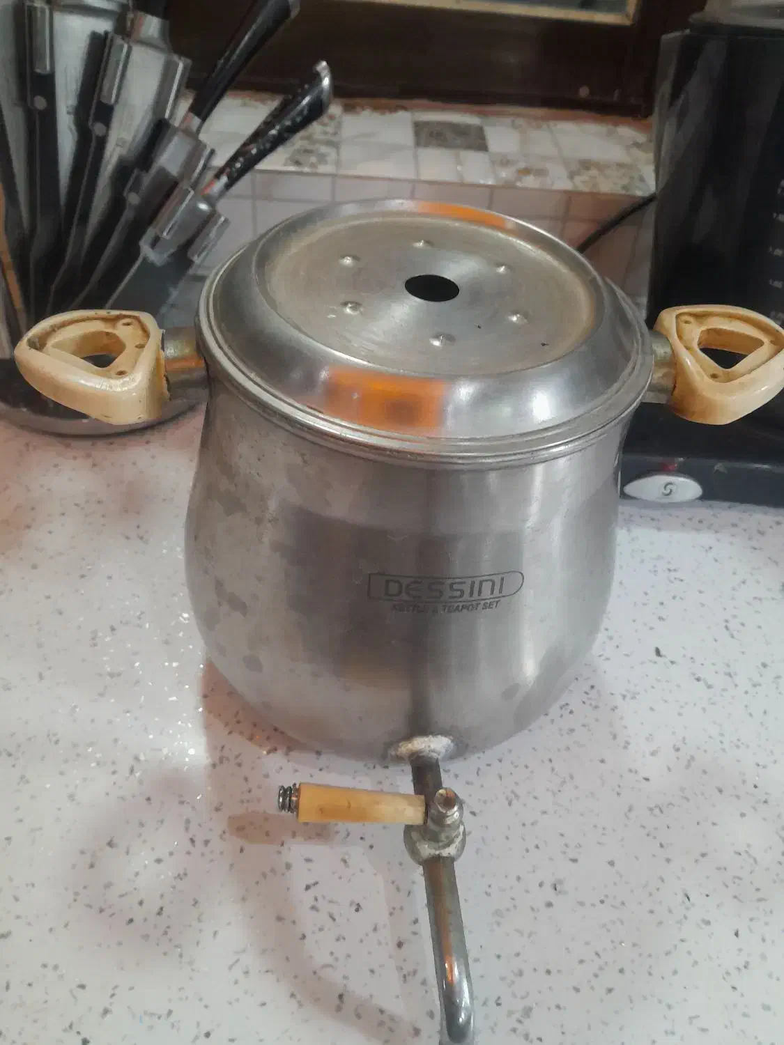 کتری|قوری، کتری، قهوه‌ساز دستی|سنگر, |دیوار