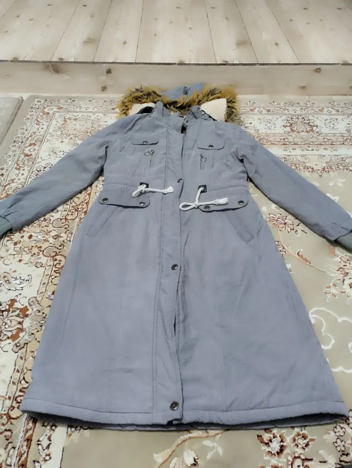 کت طوسی|لباس|سنندج, |دیوار