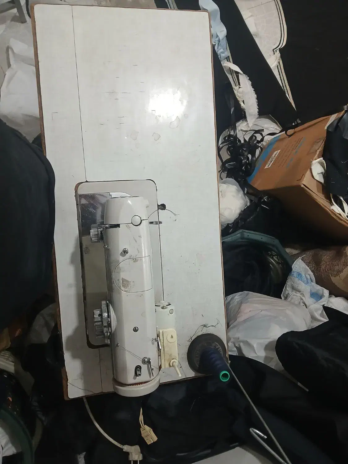 ژانومه۶۷۲|چرخ خیاطی و ریسندگی|باغستان, |دیوار