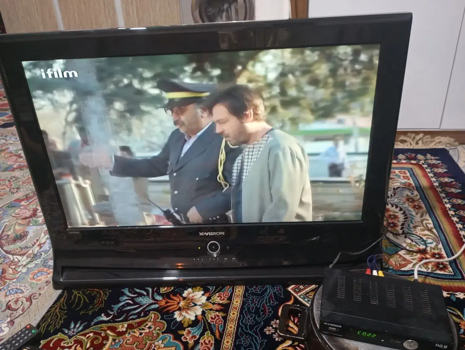 تلویزیون ۳۲اینچ اکس ویژن به همراه دیجیتال درحد نو|تلویزیون و پروژکتور|مشهد, شهید بصیر|دیوار