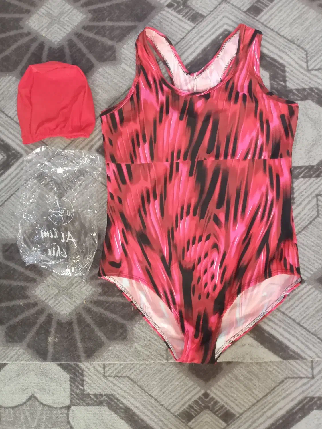 مایو|لباس|رباط‌کریم, رباط‌کریم|دیوار