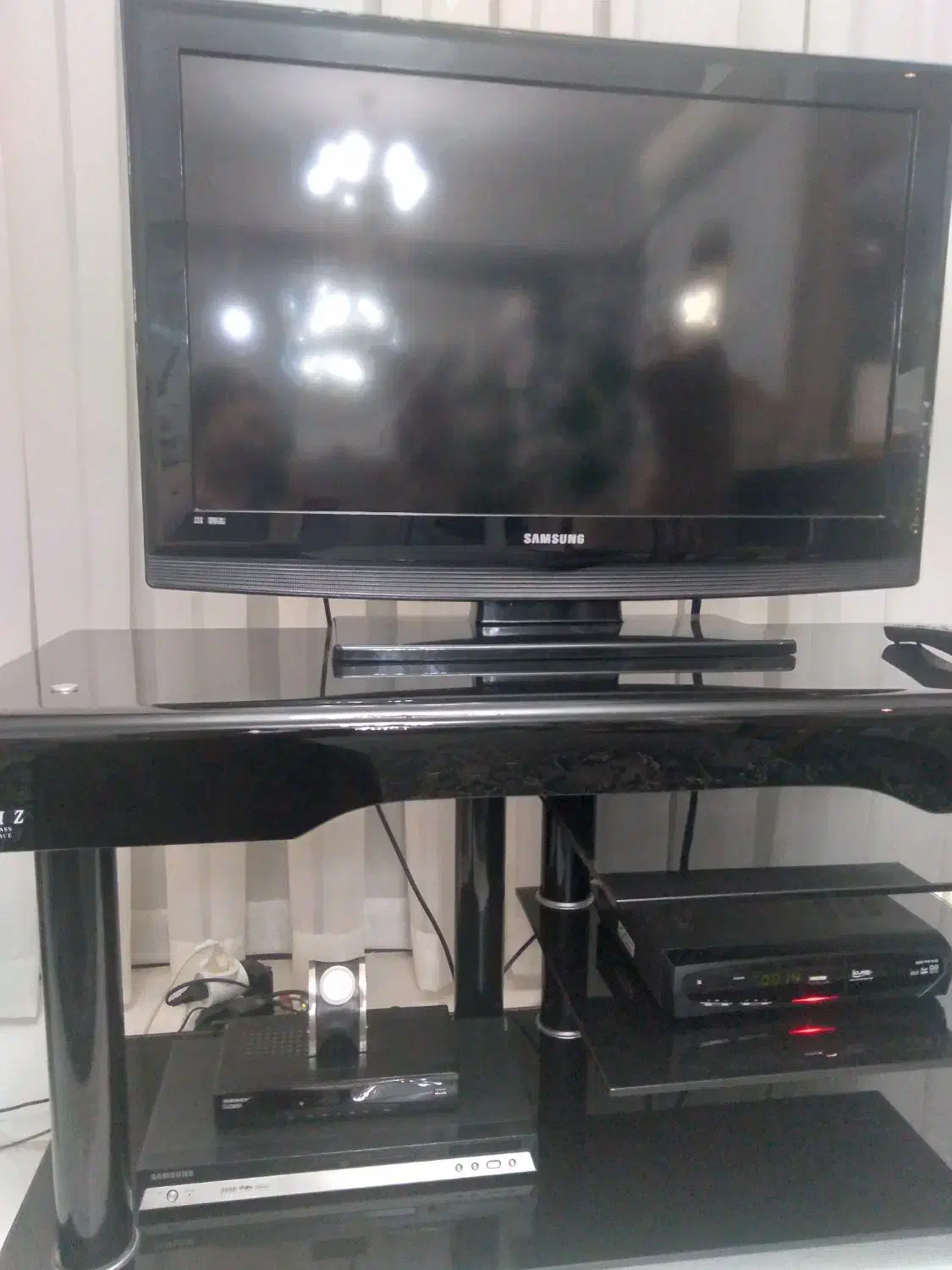 تلویزیون|تلویزیون و پروژکتور|پرند, فاز ۶|دیوار