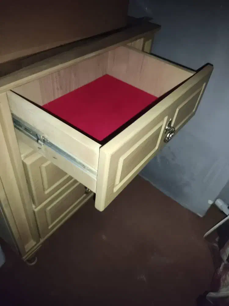 پاتختی تمیز|مبلمان خانگی و میز عسلی|ساری, |دیوار