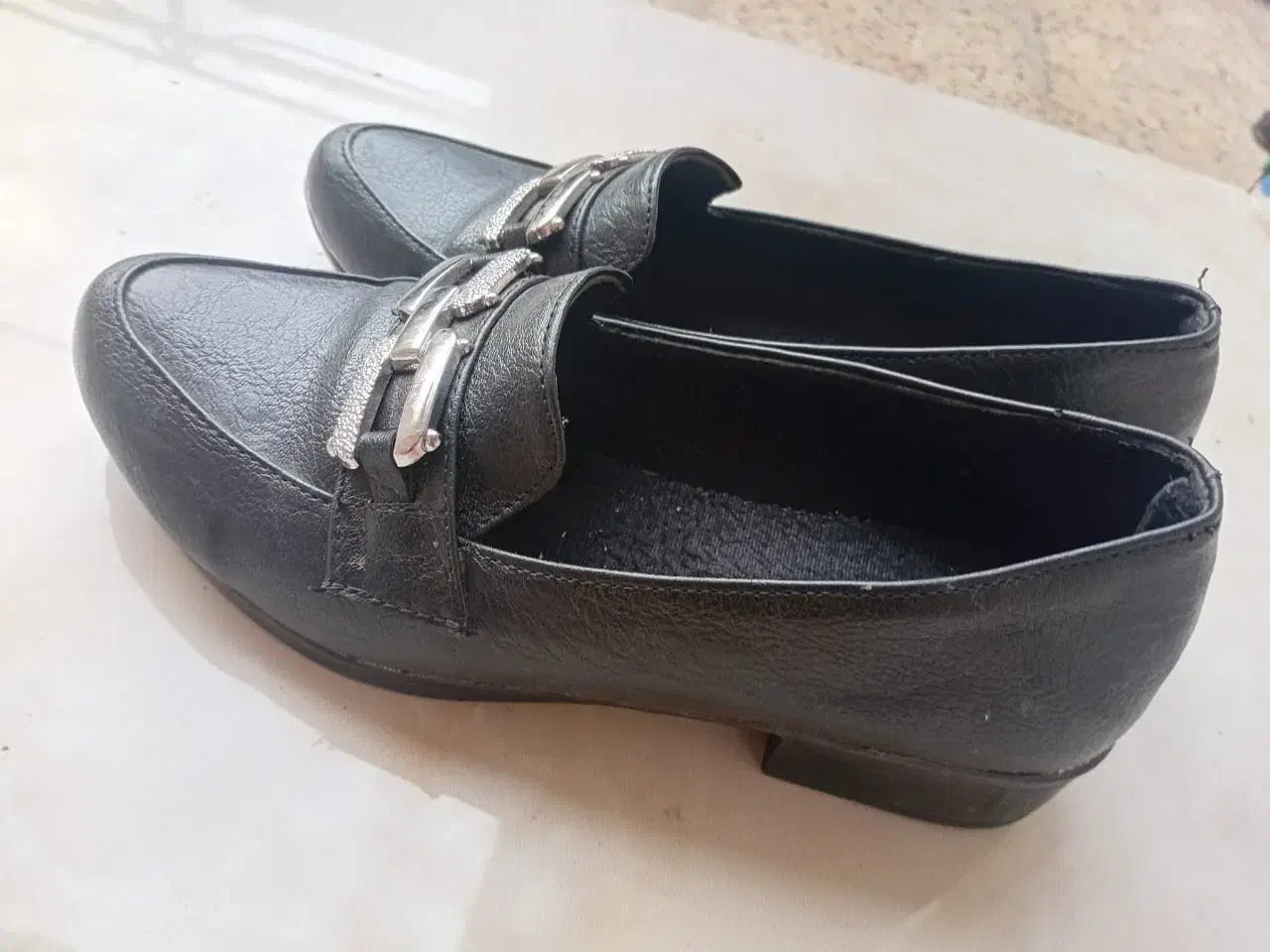 کفش|کیف، کفش، کمربند|فومن, |دیوار