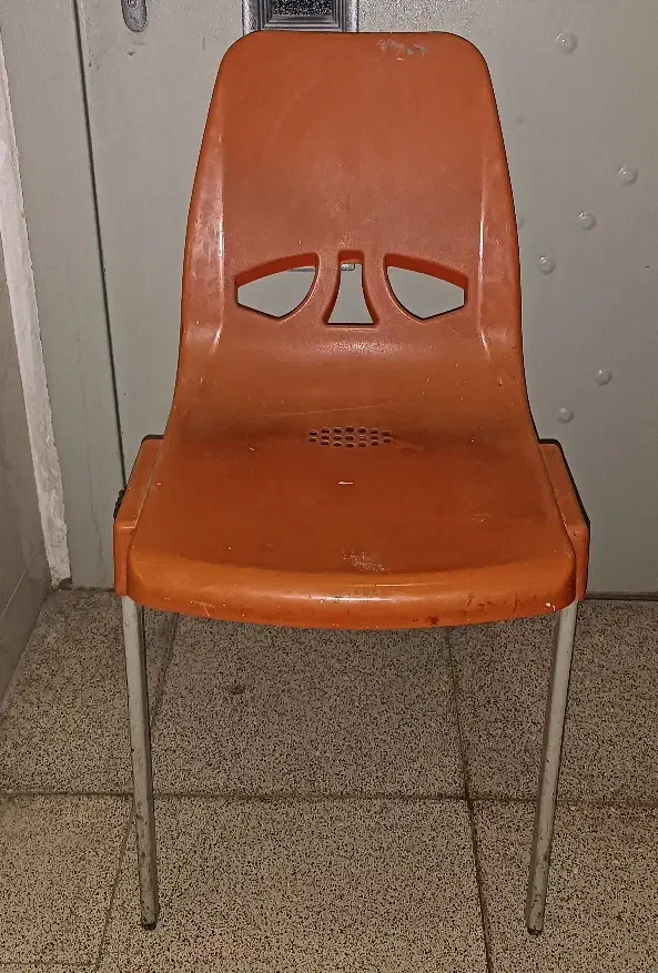 صندلی پلاستیکی پایه فلزی ۴عدد ۸۰۰تومن|میز و صندلی غذاخوری|نسیم‌شهر, |دیوار