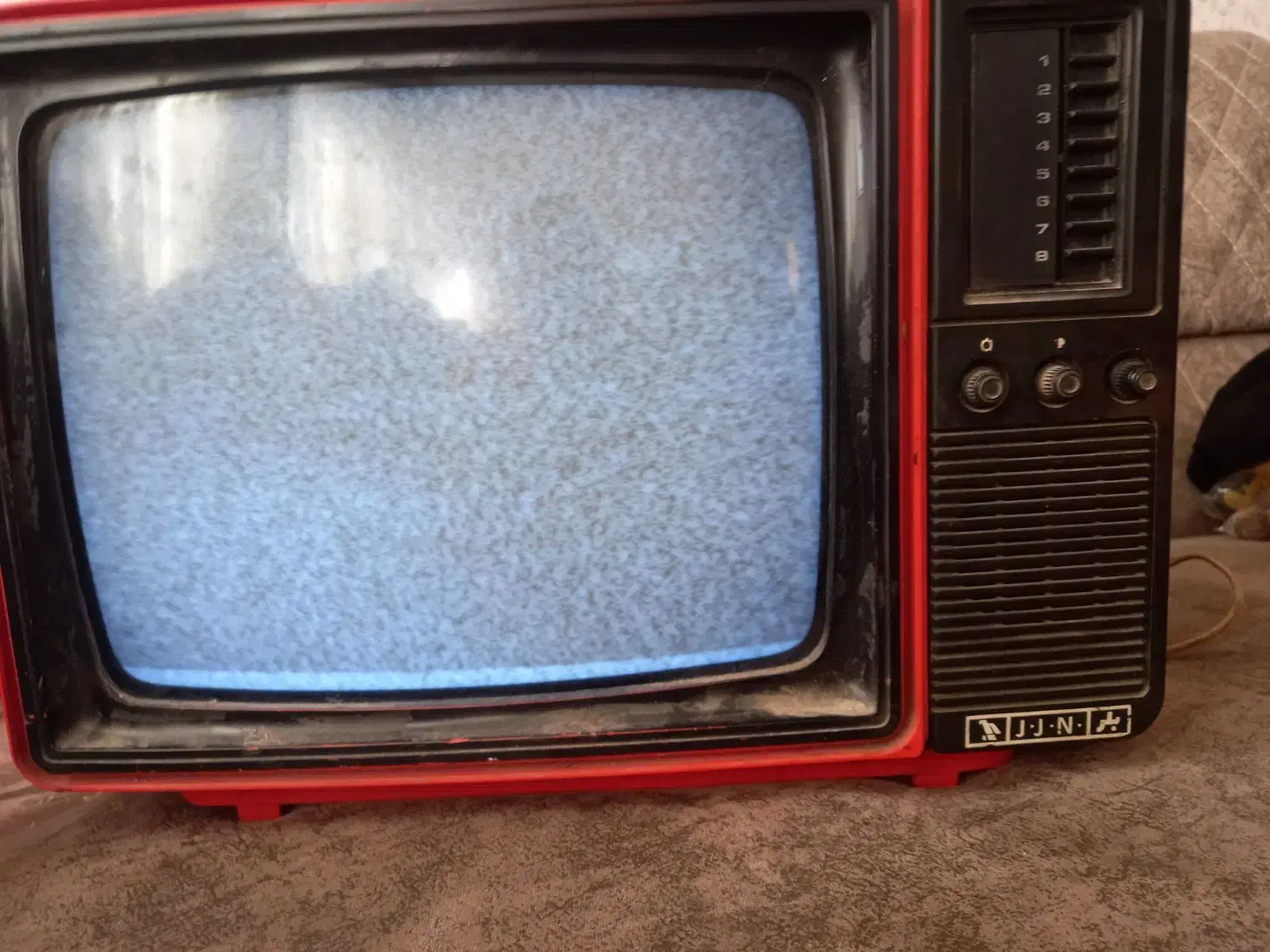 تلویزیون سیاه وسفید|تلویزیون و پروژکتور|زنجان, |دیوار